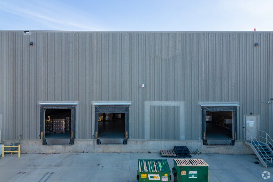 More Photos Of 10770 25 St NE, Calgary Warehouse For Lease