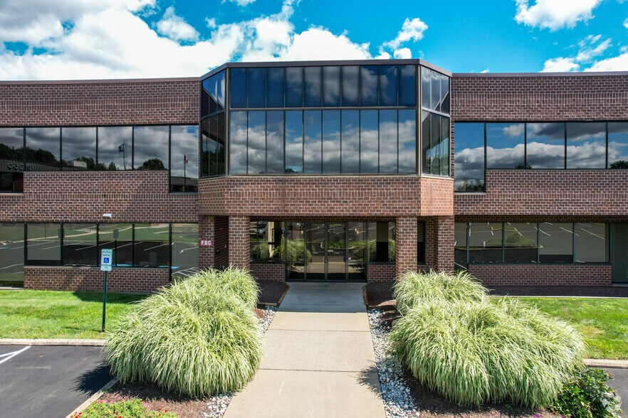 More Photos Of 2080 Cabot Blvd W, Langhorne Office For Lease