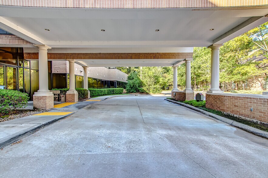 More Photos Of 4840 W Panther Creek Dr, The Woodlands Medical For Lease