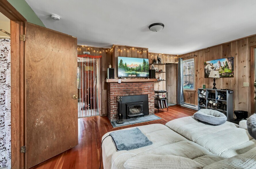 More Photos Of , Brookfield Unknown For Sale