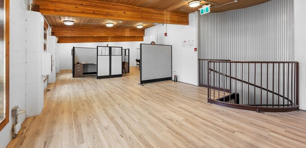 More Photos Of 461 Athabasca St E, Moose Jaw Warehouse For Lease