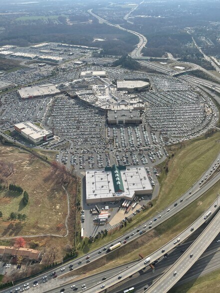 More Photos Of 100-808 Christiana Mall, Newark Unknown For Lease