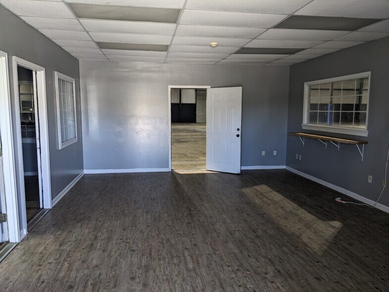 More Photos Of 7400 GA Highway 122, Hahira Manufacturing For Lease