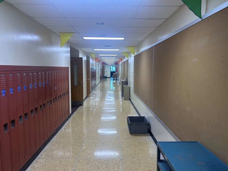 More Photos Of 1524 Hamilton Rd, Pittsburgh Schools For Sale
