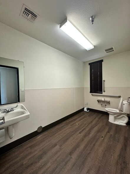 More Photos Of 3400 N Dysart Rd, Avondale Medical For Lease