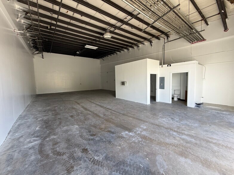 More Photos Of 1300 Old Dixie Hwy, Lake Park Unknown For Lease