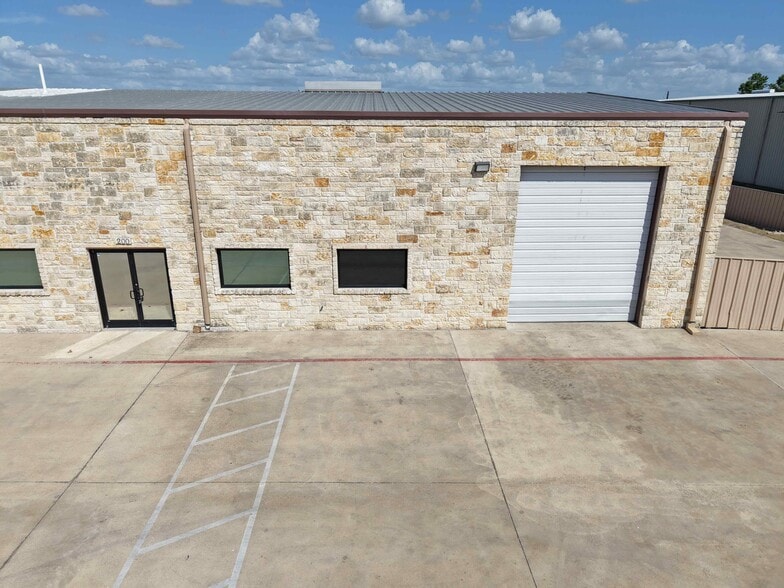 More Photos Of 13711 Immanuel Rd, Pflugerville Warehouse For Lease