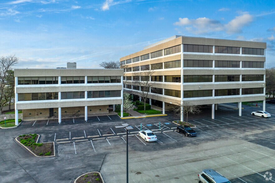 More Photos Of Northfield Plz, Northfield Office For Lease