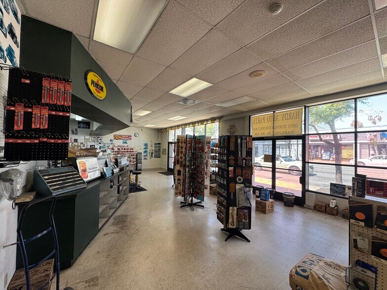 More Photos Of 413 W Whittier Blvd, Montebello General Retail For Sale