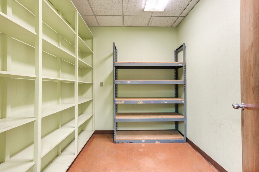 More Photos Of 3802-3806 Interstate 27, Lubbock Office For Sale