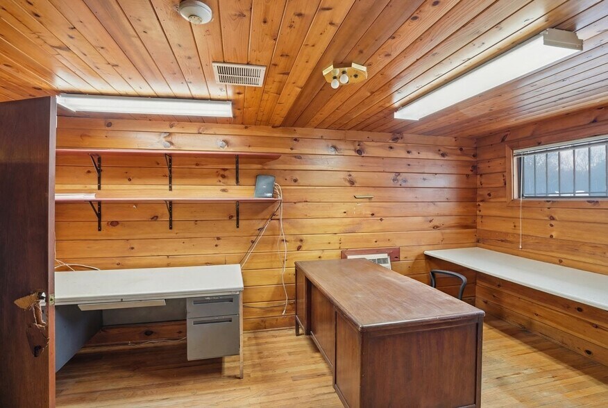 More Photos Of 332 Farnum Pike, Smithfield Restaurant For Sale