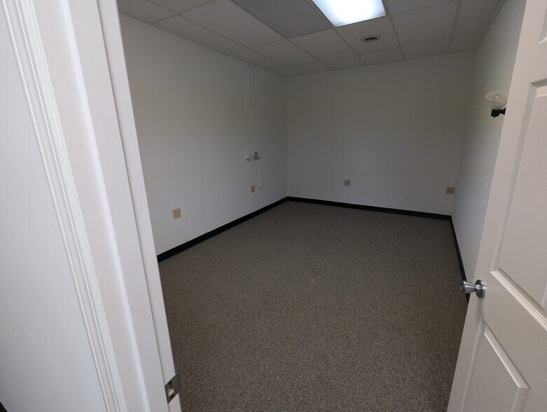 More Photos Of 603 Detroit St, La Porte Loft Creative Space For Sale