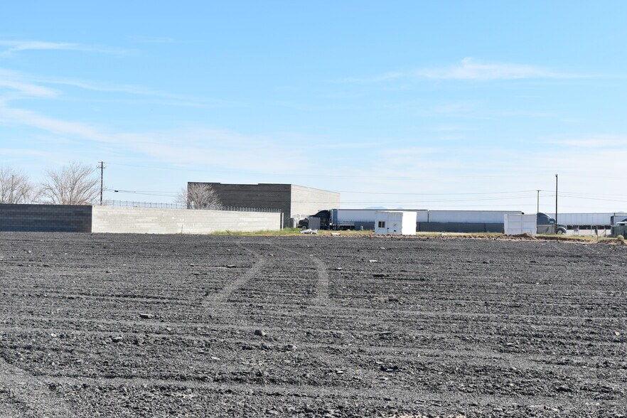More Photos Of 42440 7th Street East, Lancaster Land For Lease