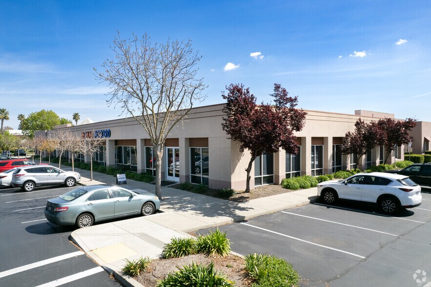 More Photos Of 5980 Stoneridge Dr, Pleasanton Office For Lease