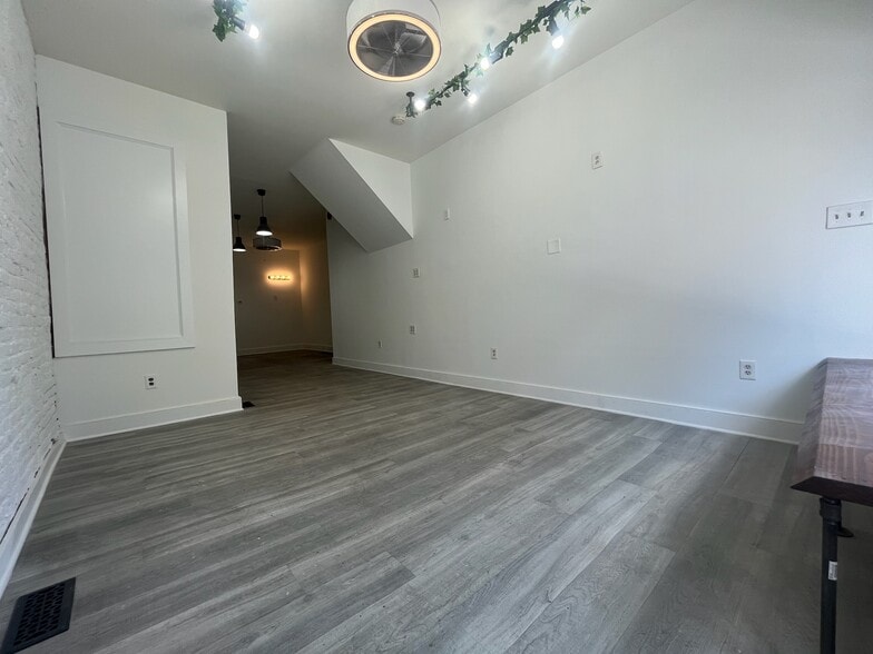 More Photos Of 616 S 6th St, Philadelphia Storefront Retail Residential For Sale