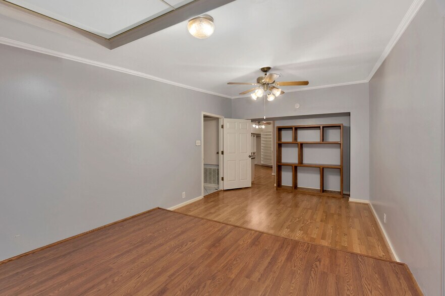 More Photos Of 7648 Broadview Dr, Houston Apartments For Sale