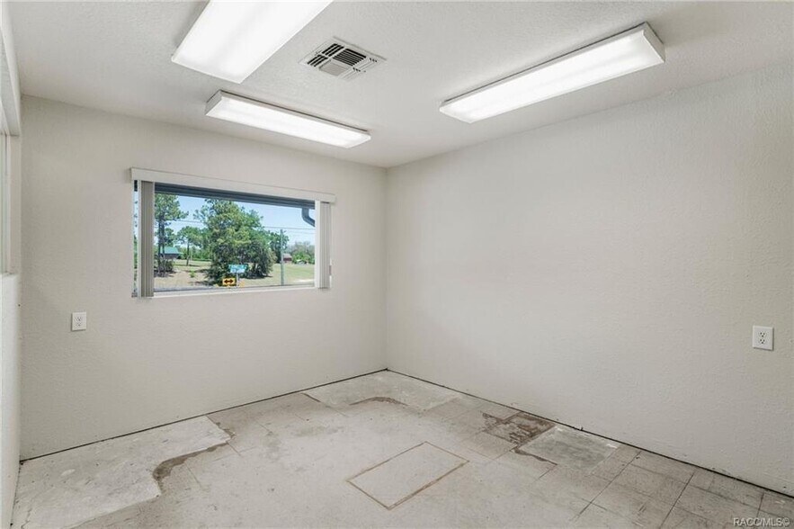 More Photos Of 3490 W Dunnellon Rd, Dunnellon Storefront Retail Office For Sale