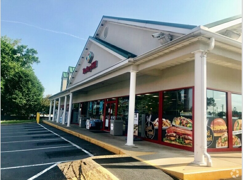 More Photos Of 23 Centerville Rd, Lancaster Convenience Store For Lease