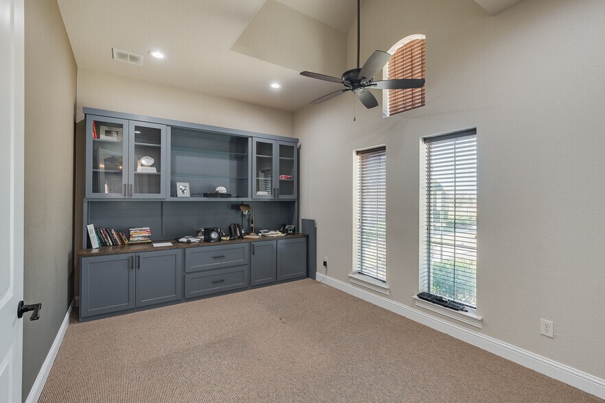 More Photos Of 5748 Boat Club Rd, Fort Worth Office For Sale