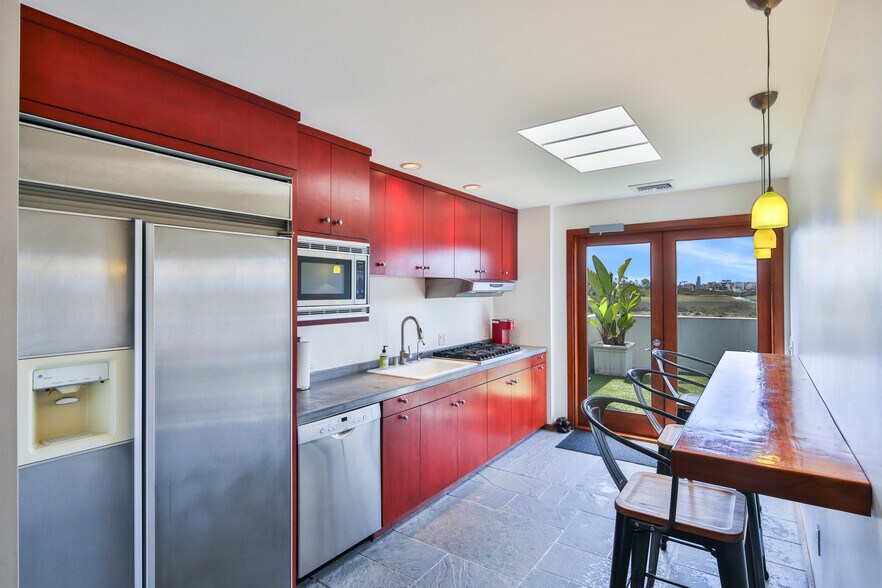 More Photos Of 411 Culver Blvd, Playa Del Rey Office Residential For Sale