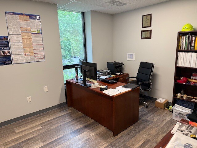 More Photos Of 105 N Gold Dr, Robbinsville Warehouse For Lease