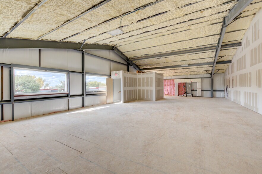 More Photos Of 1600 Dungan Ln, Austin Unknown For Lease