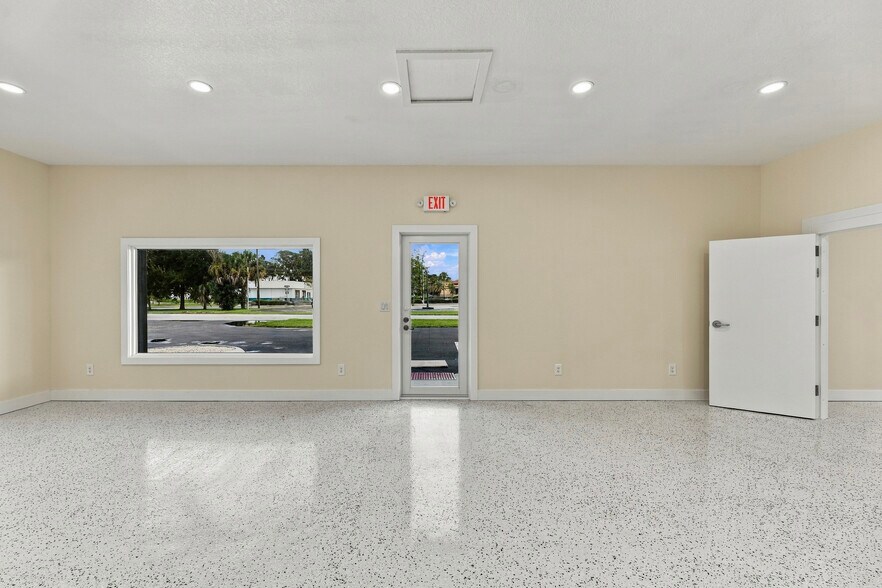 More Photos Of 1228 S Hopkins Ave, Titusville Office For Sale