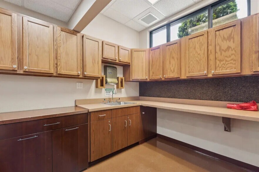 More Photos Of 180 Knights Way, Fond Du Lac Medical For Sale