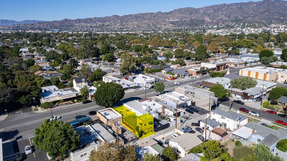 More Photos Of 2114 W Magnolia Blvd, Burbank Storefront For Sale