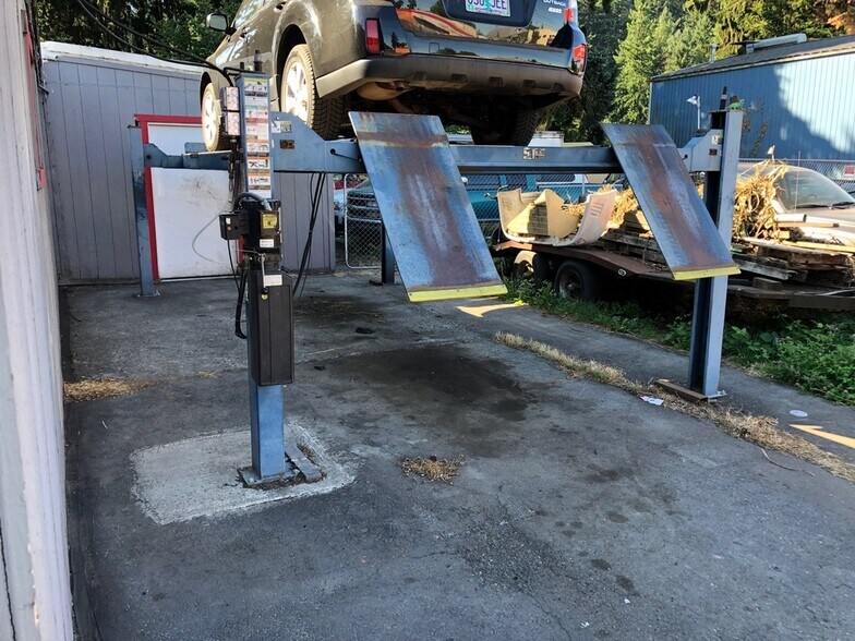 More Photos Of 8850 NE Sandy Blvd, Portland Auto Repair For Sale