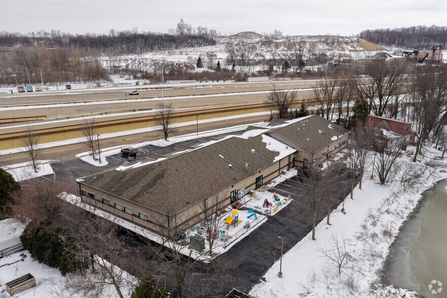 More Photos Of 6200 Nesbitt Rd, Fitchburg Storefront Retail Office For Lease