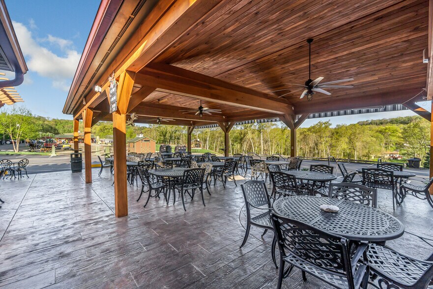 More Photos Of 94 E Route 66, Columbia Restaurant For Sale