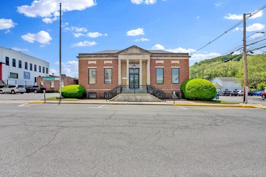 More Photos Of 2 Waln St, Wellsboro Office For Sale