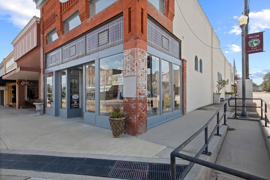 More Photos Of 219 N Main St, Winnsboro Storefront For Sale