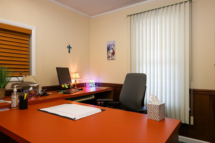 More Photos Of 1616 Blountville Blvd, Blountville Office Residential For Lease