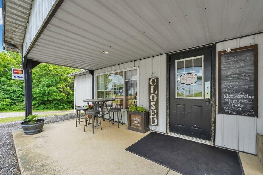 More Photos Of 11850 Walnut St, Adelphi Restaurant For Sale