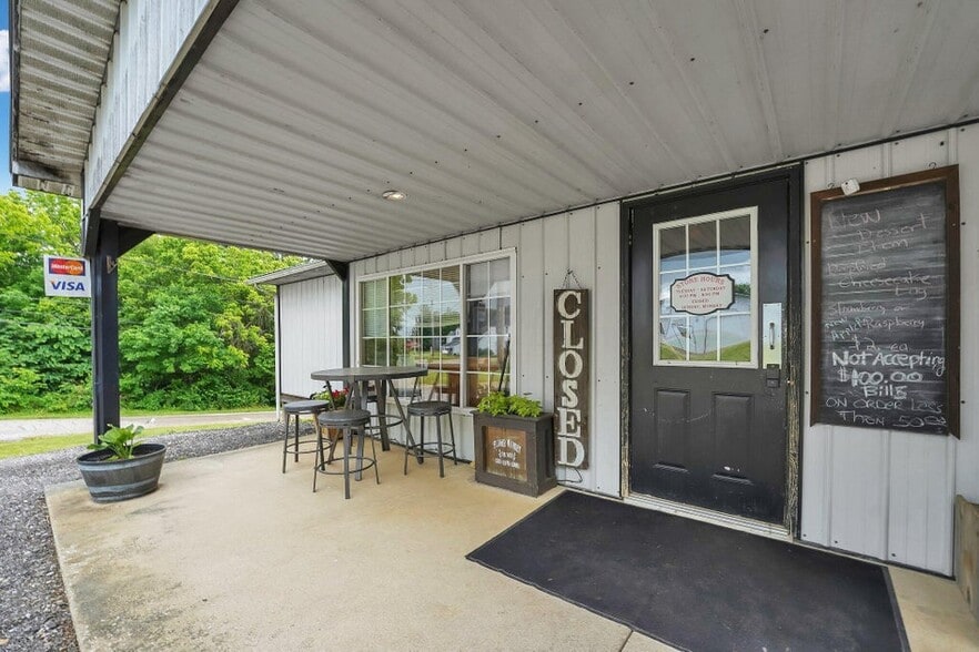 More Photos Of 11850 Walnut St, Adelphi Restaurant For Sale