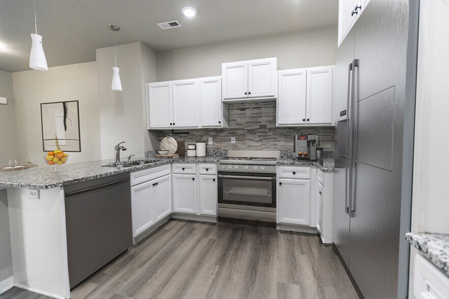 More Photos Of 325 SW 7th St, Des Moines Apartments For Sale