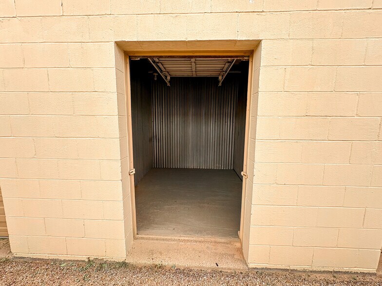 More Photos Of 2213 N Quaker Ave, Lubbock Self Storage For Sale