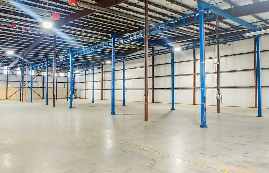 More Photos Of 70 Douglas Way, Natural Bridge Station Manufacturing For Lease