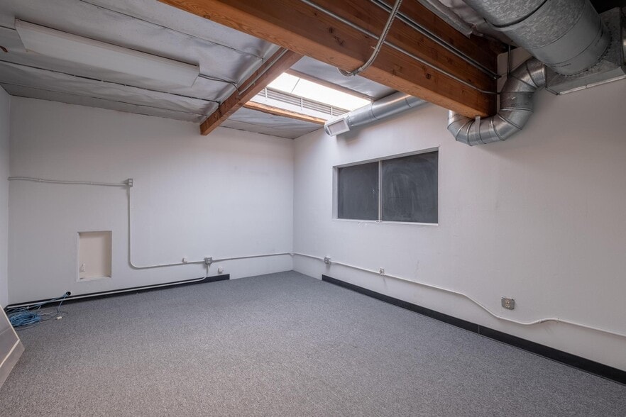 More Photos Of 22809 Lockness Ave, Torrance Warehouse For Sale