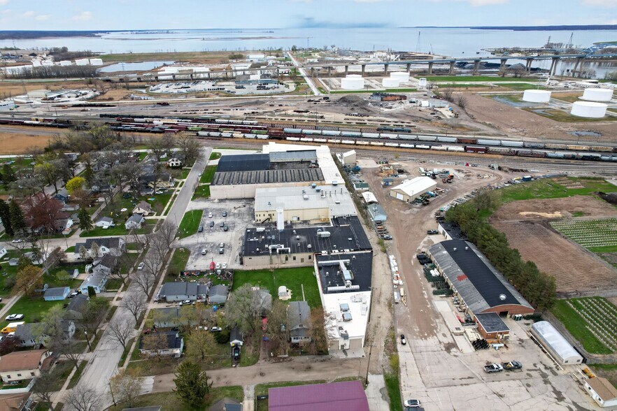 More Photos Of 1132 Lincoln St, Green Bay Warehouse For Sale