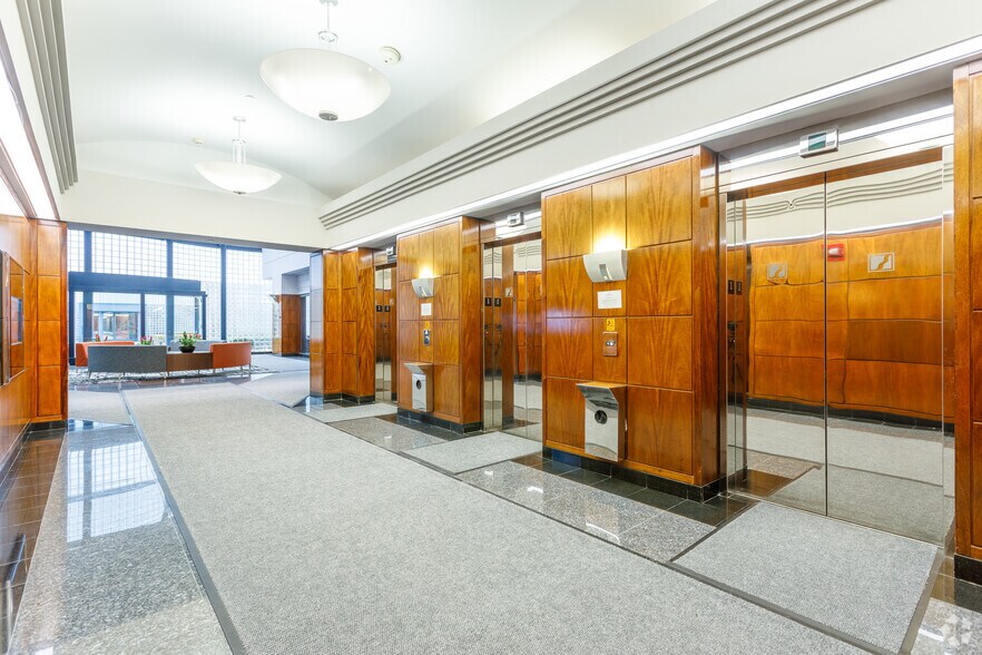 More Photos Of 100 W Big Beaver Rd, Troy Office For Lease