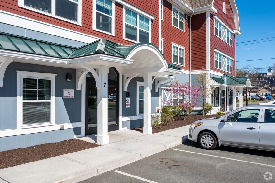 More Photos Of 800 Federal Rd, Brookfield Apartments For Lease