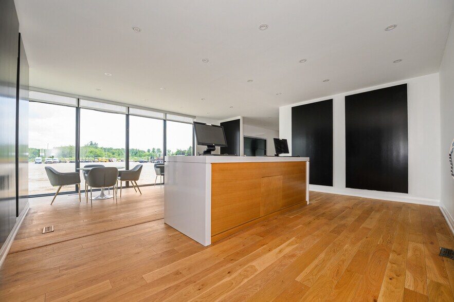 More Photos Of 11840 Keele St, Vaughan Office For Sale