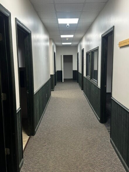 More Photos Of 107 Corporate Park East Dr, Lagrange Warehouse For Lease