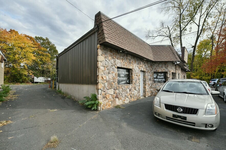 More Photos Of 438-440 Main St, East Hartford Auto Repair For Sale