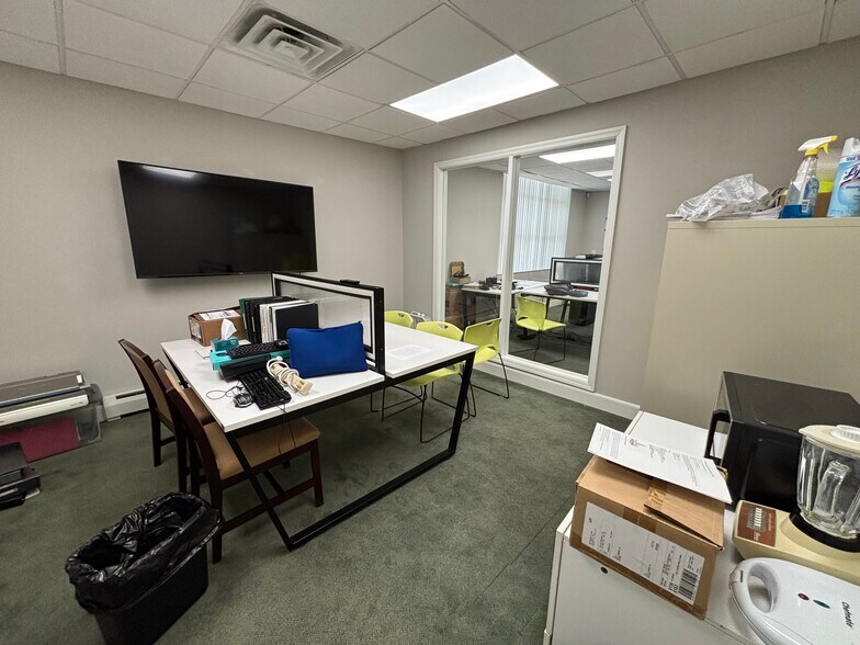 More Photos Of 35-37 Kings Hwy, Haddonfield Office For Lease