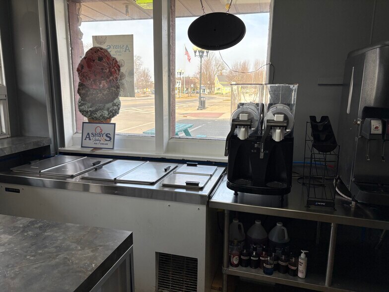 More Photos Of 228 W Broad St, Chesaning Restaurant For Sale