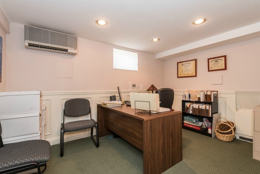 More Photos Of 179 Little East Neck Rd, West Babylon Office For Lease